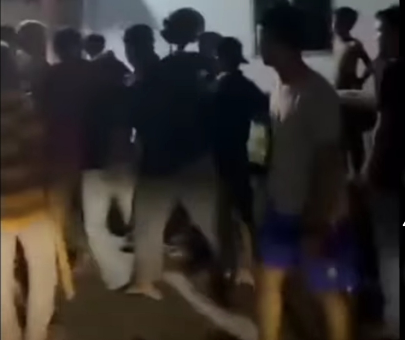 Kepergok Curi Besi Pagar Rumah, Maling Diamuk Warga