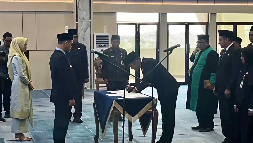 Wako Pekanbaru Lantik Kadis LHK dan Bapenda Serta 19 Pejabat Lainnya