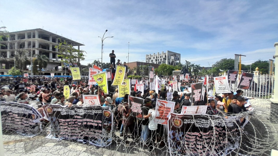 Warga Enam Desa di Pelalawan 'Geruduk' Kantor Gubernur Riau, Tolak Pengusiran dari TNTN