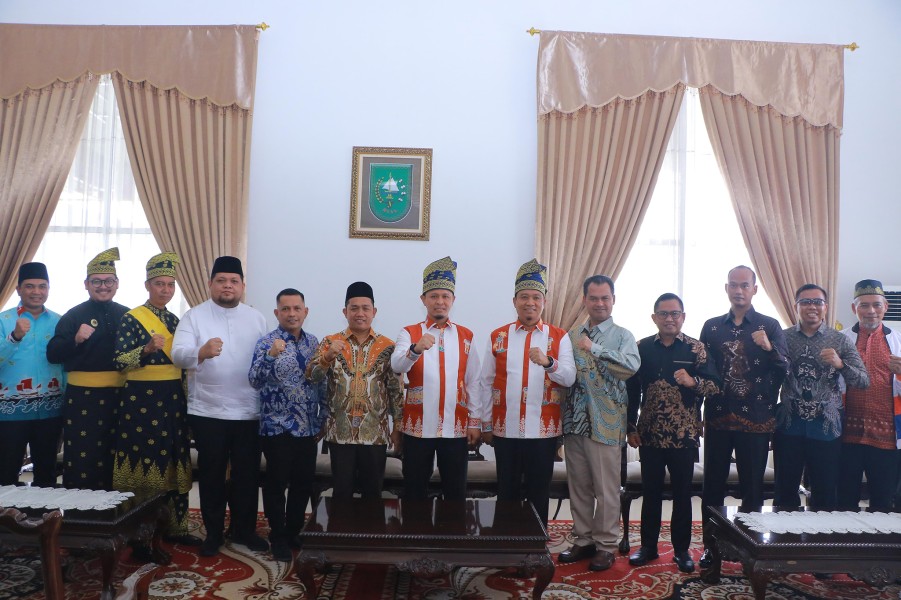 Pimpinan DPRD Sambut Kedatangan Walikota Pekanbaru di Bandara