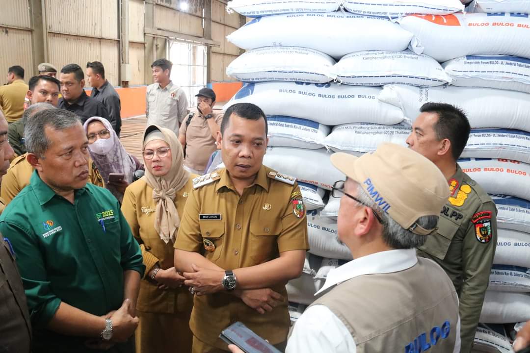 Miliki Ribuan Ton Stok Beras, Pj Walikota Pekanbaru Perkirakan Cukupi Kebutuhan Hingga Lebaran