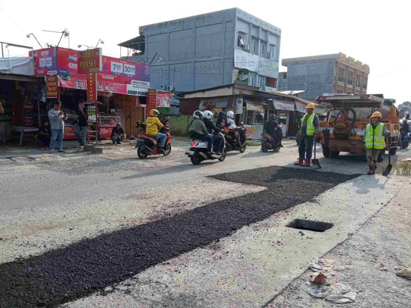 PUPR Pekanbaru Tambal Sulam 178 Titik Jalan Rusak