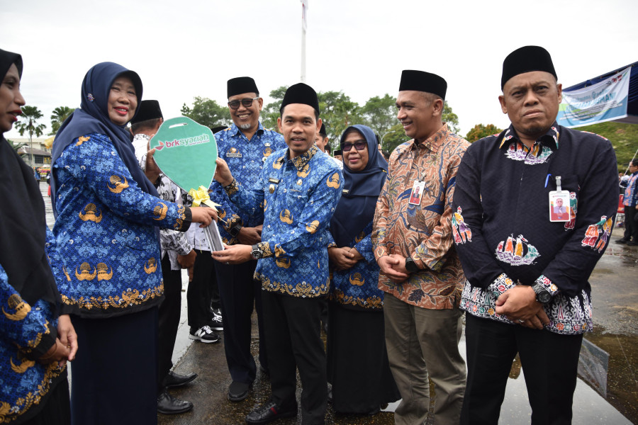 BRK Syariah Serahkan Dua Unit Ambulans untuk Puskesmas Tembilahan Kota dan Benteng