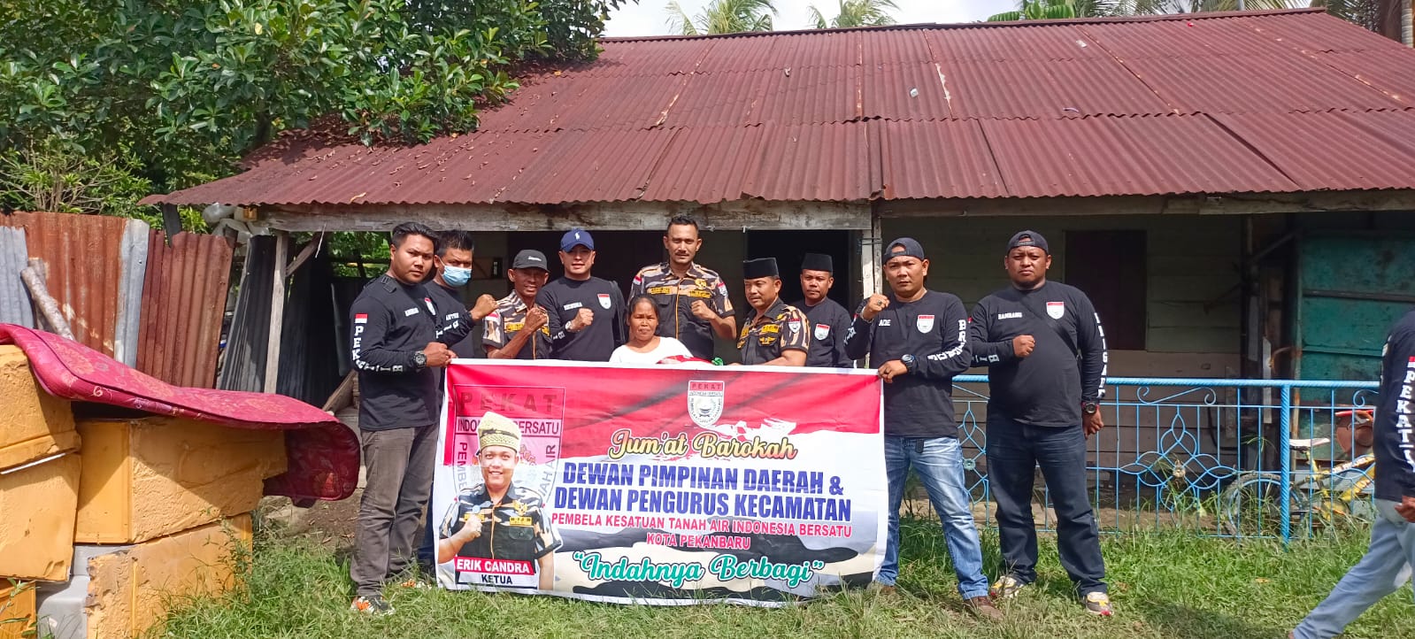 Sasar Masyarakat Kurang Mampu, PEKAT-IB Pekanbaru Kembali Serahkan Bantuan