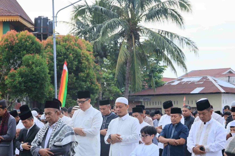 Wako Pekanbaru Salat Iduladha Bersama Ribuan Warga di Marpoyan Damai