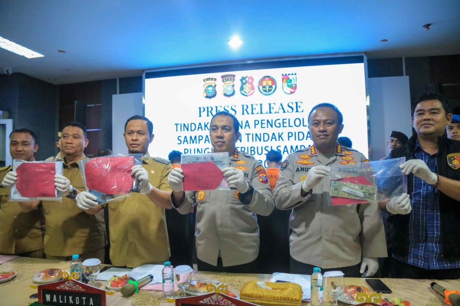 Buang Sampah Sembarangan dan Pungut Retribusi, 7 Tersangka Diamankan Polisi