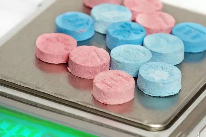 Simpan Ekstasi Dalam Kotak Rokok, Pengedar Ditangkap Saat Tunggu Pembeli