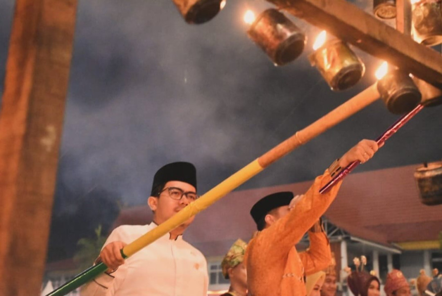 Ginda Burnama Apresiasi Semarak Festival Lampu Colok Pekanbaru