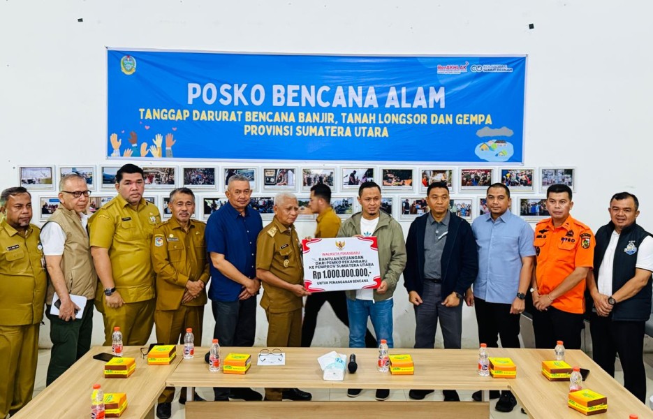 Bawa Bantuan Rp1,5 Miliar, Wako Pekanbaru Sambangi Korban Bencana di Sumut