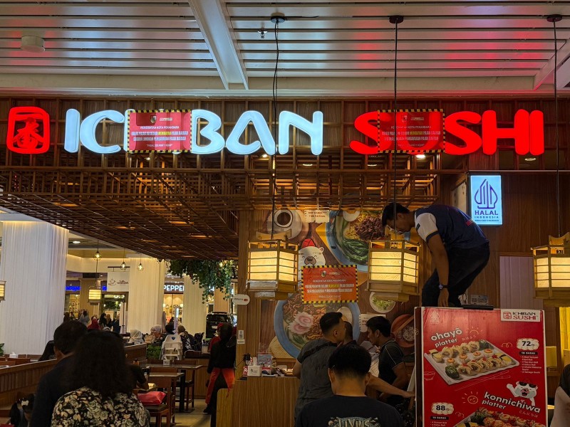 Pemko Pekanbaru Segel 30 Restoran Penunggak Pajak