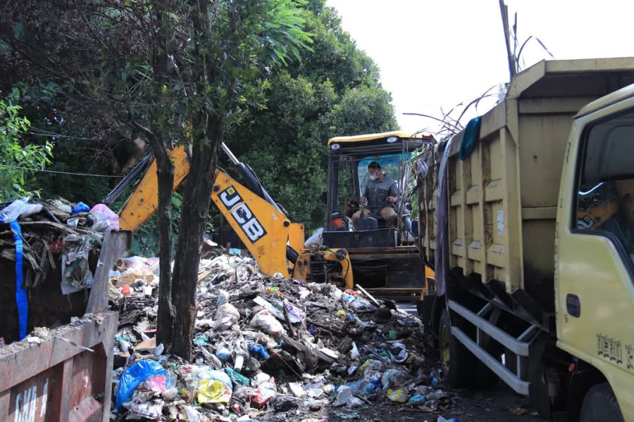 Tumpukan Sampah di Pekanbaru Mulai Terkendali