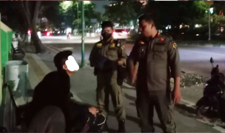 Berduaan di Pedestrian Kota, Pasangan Muda-mudi Dijaring Satpol PP