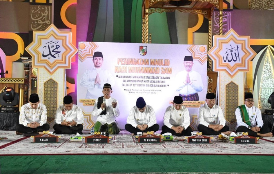 Pimpinan DPRD Pekanbaru Hadiri Peringatan Maulid Nabi Muhammad 1446 H