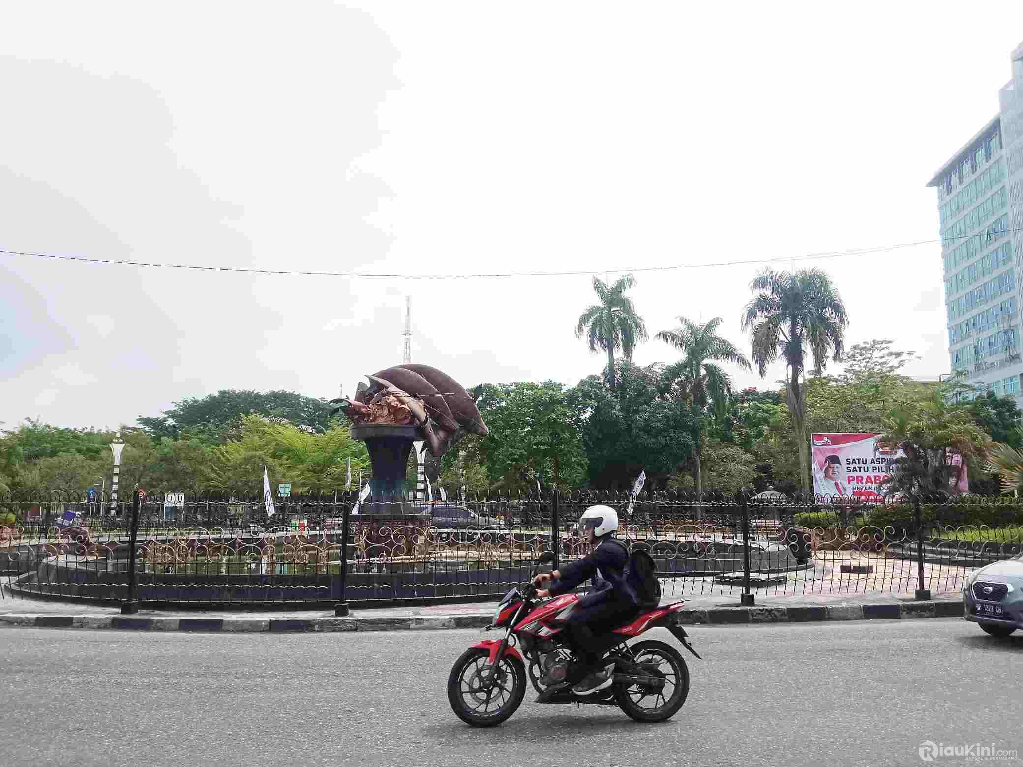 Ikon Kota Pekanbaru Tugu Selais Tiga Sepadan Patah, Pemko Sebut Dimakan Usia