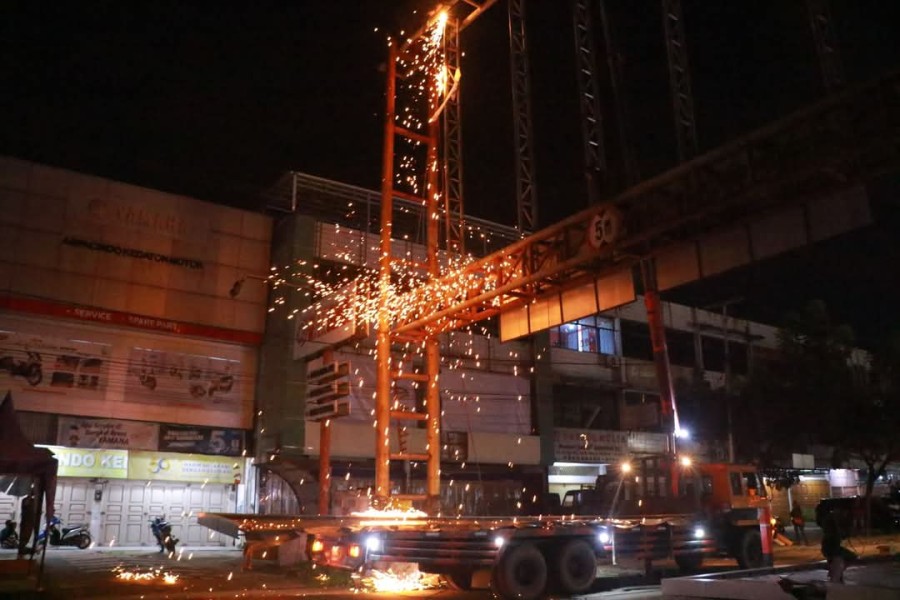 Bando Reklame Jalan Riau Ditebang Pemko Pekanbaru, Begini Kata Sekda