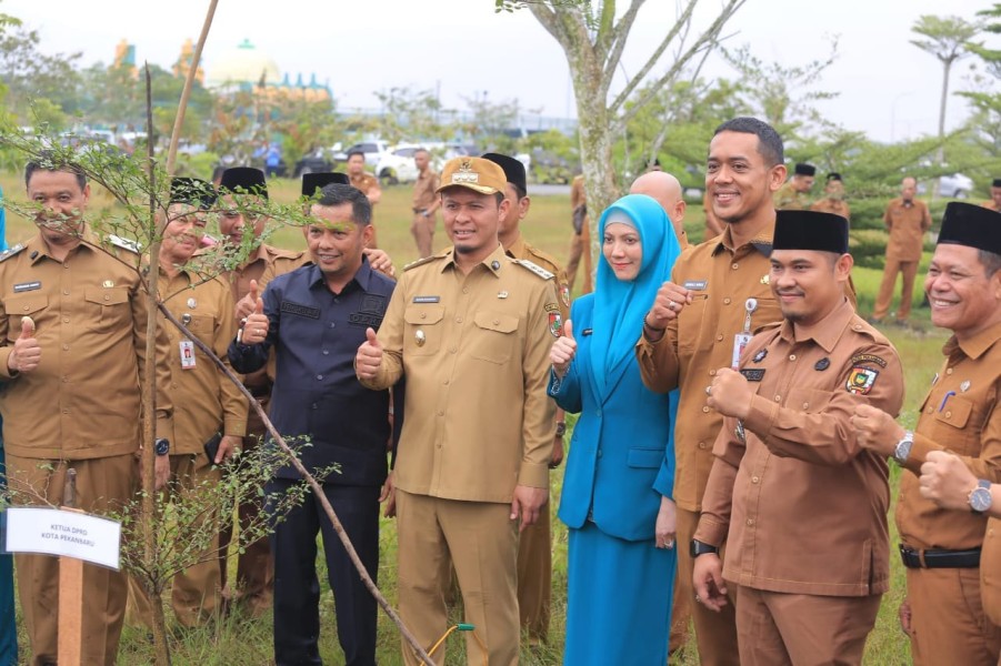 Wako Pekanbaru dan ASN Tanam Serentak 15.000 Pohon