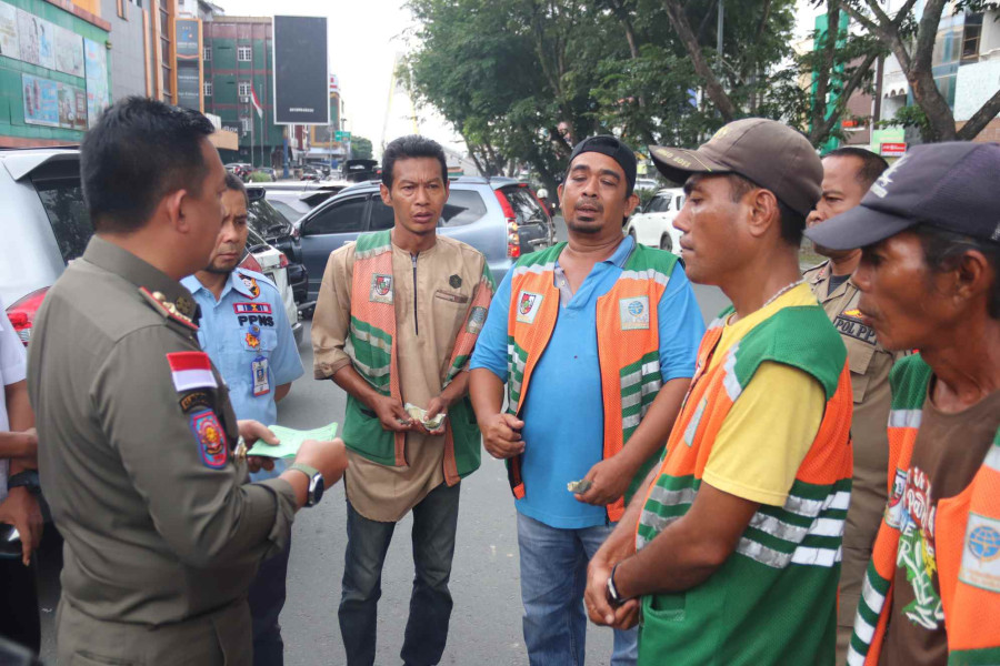 Tarif Parkir Turun, Satpol PP Pekanbaru Ikut Sosialisasikan ke Jukir dan Masyarakat