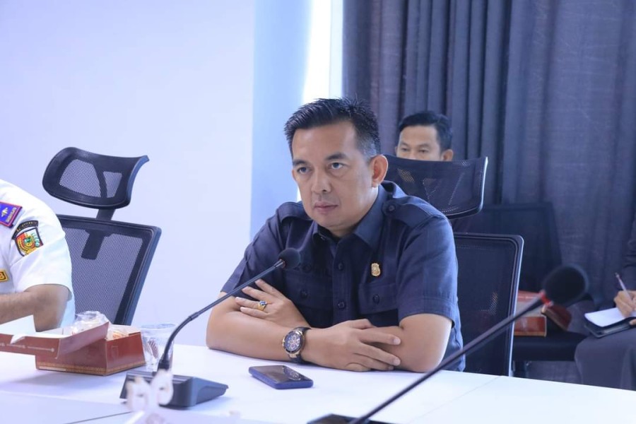 Satpol PP Tertibkan APK Salahi Aturan