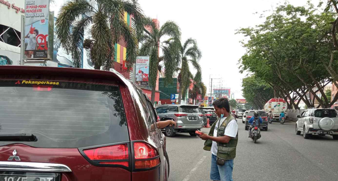 Parkir Tepi Jalan Umum di Pekanbaru Sumbang PAD Rp3,3 Miliar