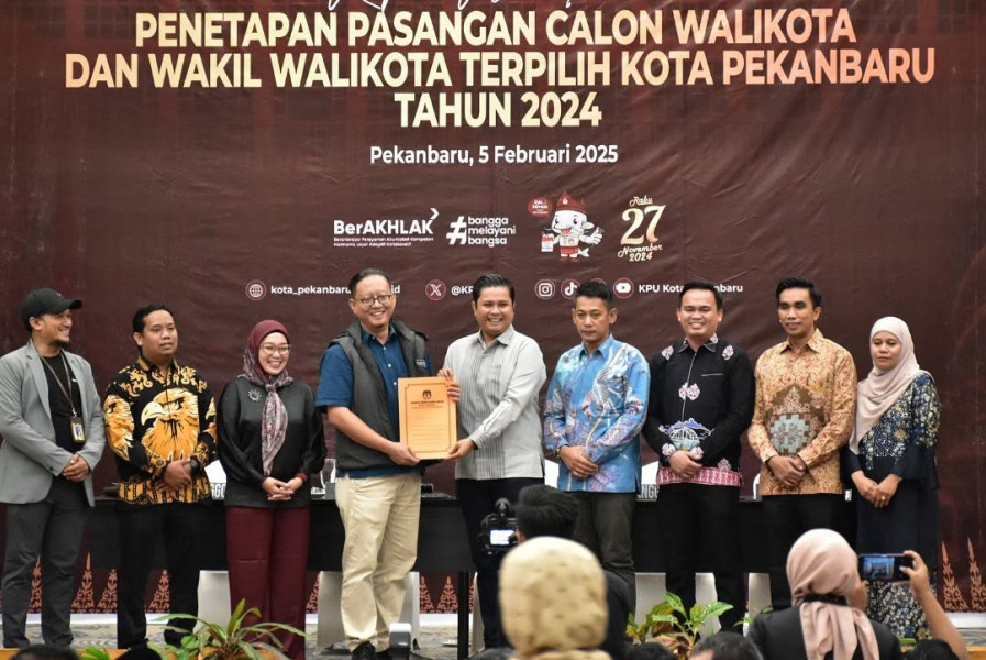 Pimpinan DPRD Pekanbaru Hadiri Pleno Penetapan Walikota Terpilih