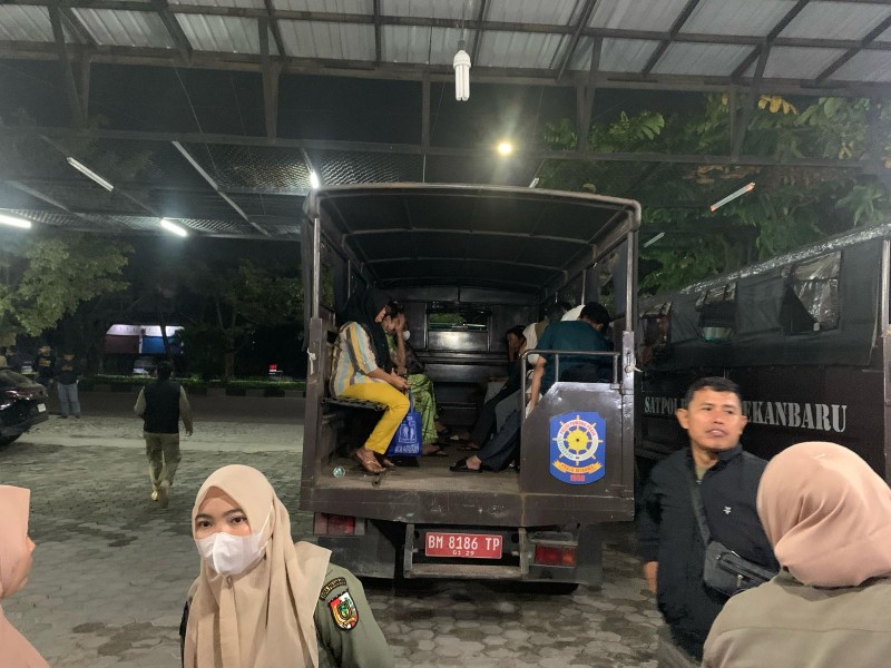 Asyik 'Ngamar' saat Ramadhan, 17 Orang Diamankan Satpol PP Pekanbaru