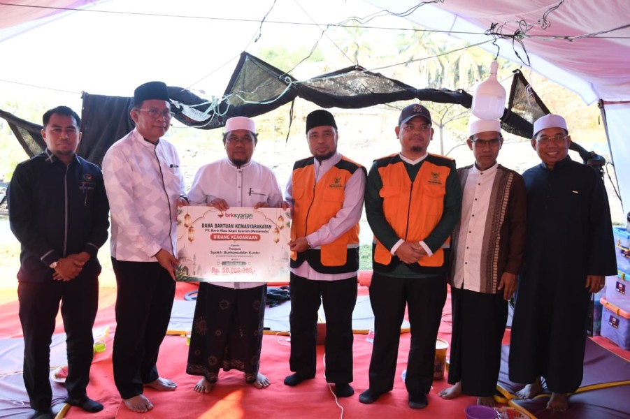 BRK Syariah dan UPZ Salurkan Bantuan Untuk Ponpes Syekh Burhanuddin Kuntu Pascakebakaran