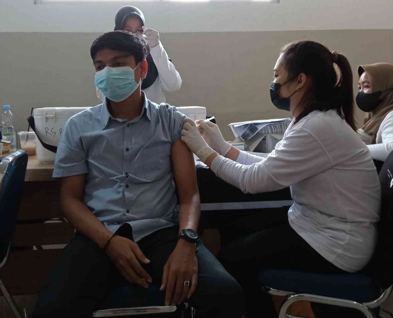 Vaksinasi Covid-19 Tetap Bisa Dilakukan Saat Berpuasa