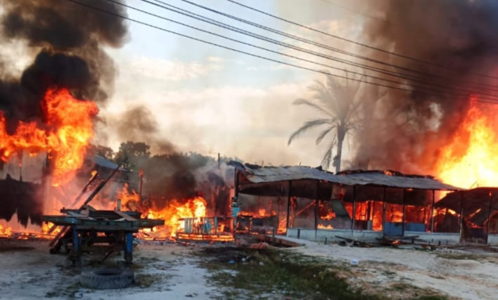 Amukan Si Jago Merah Ratakan 7 Kios di SM Amin Pekanbaru, Kerugian Capai Rp500 Juta