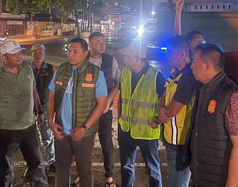 Pemko Pekanbaru Segera Tertibkan Kabel FO yang Semrawut