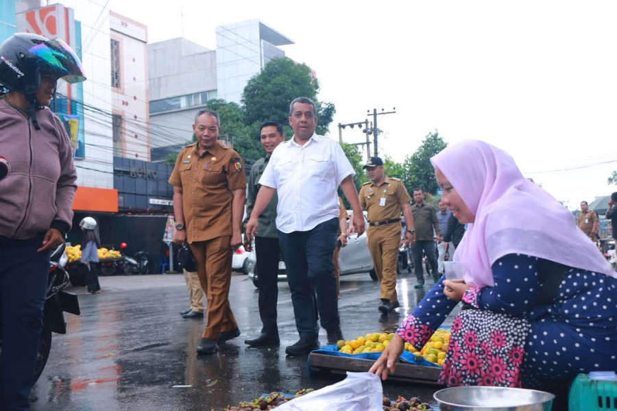 Pedagang Pasar Tumpah Ahmad Yani Pekanbaru Ditertibkan, Waktu Jualan Dibatasi