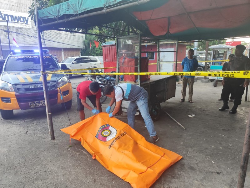 Mr X Tewas di Halaman Ruko