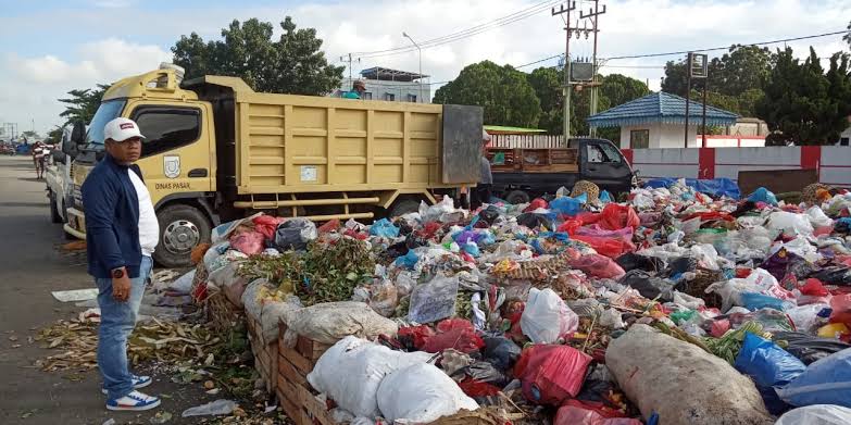 Sanksi Tipiring Bagi Masyarakat Buang Sampah Sembarangan Belum Diberlakukan di Pekanbaru