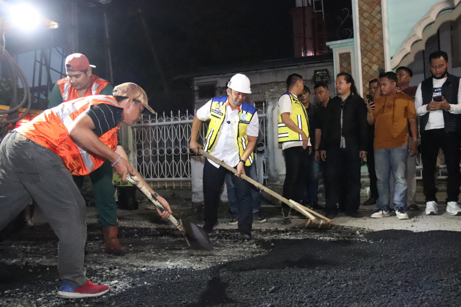 Tancap Gas, Wakil Walikota Pekanbaru 'Tambal Jalan Rusak' Pasca Hari Pertama Dilantik