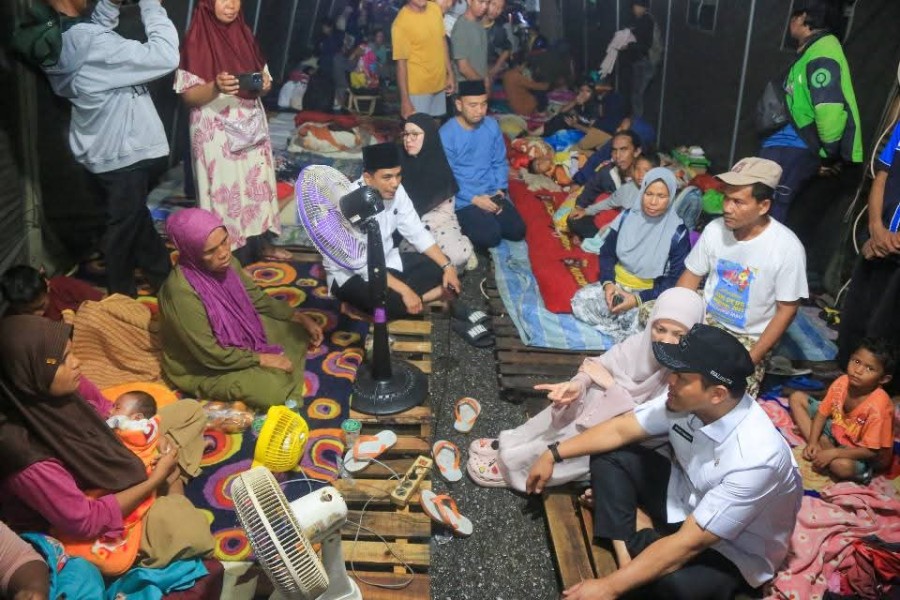 Walikota Tinjau Korban Banjir di Rumbai Menjelang Sahur