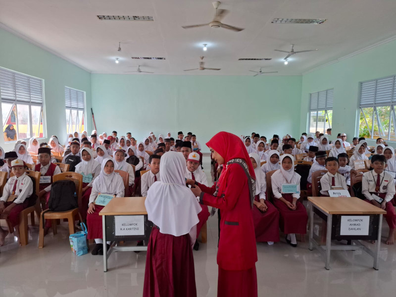 BRK Syariah Sosialisasi Tabungan Simpel di SMPN 1 Lingga