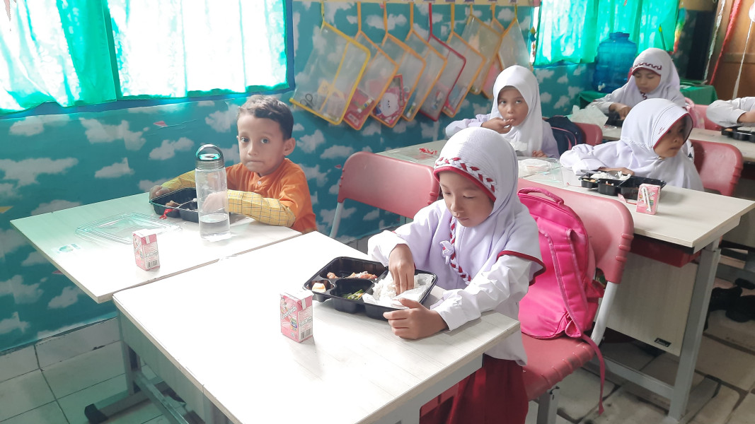 Anak-anak di Pekanbaru Jalani Simulasi Makan Bergizi Gratis