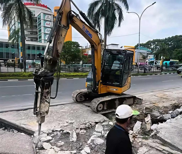 Normalisasi Drainase Dimulai, Pemko Pekanbaru Gandeng Pemprov Atasi Banjir di Sudirman