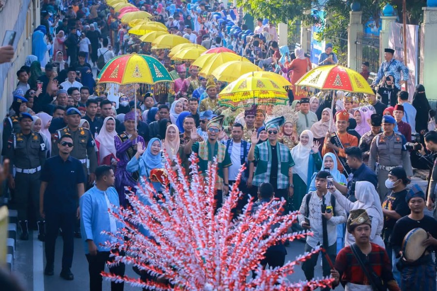 Puluhan Ribu Warga Padati Acara Nikah Massal Gratis Pemko Pekanbaru