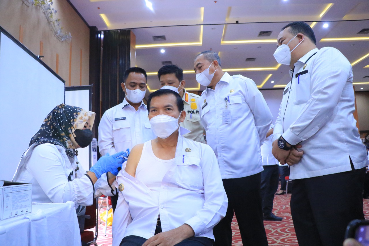 Walikota dan ASN Pekanbaru Terima Vaksinasi Booster