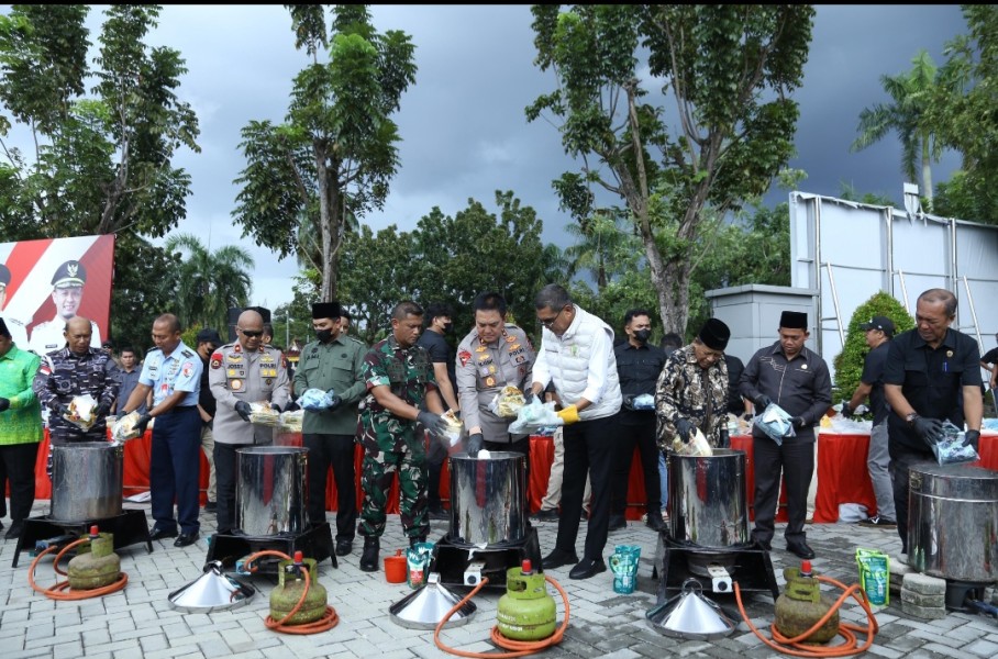 Ketua DPRD Pekanbaru Ikuti Pemusnahan Barang Bukti Polda Riau