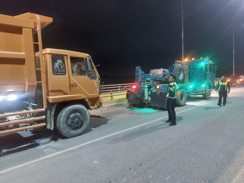 Rem Blong, 2 Pemotor Tewas Digilas Truk di Jembatan Siak II Pekanbaru