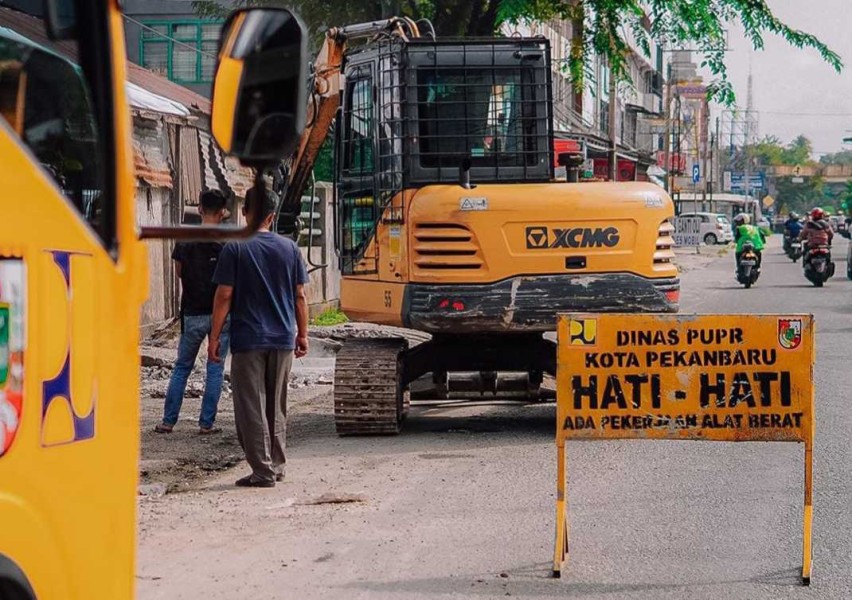 Antisipasi Banjir, PUPR Pekanbaru Lanjutkan Normalisasi Drainase Pasar Cik Puan