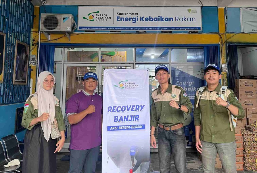Peduli Korban Banjir, BEM FT UIR Salurkan Bantuan ke Warga Rumbai