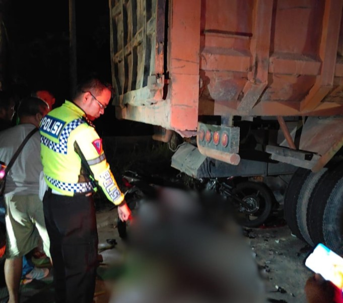 Tabrak Truk Parkir, Remaja Tewas di Depan Terminal AKAP Pekanbaru