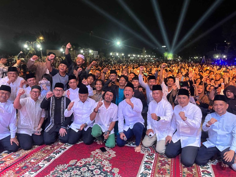 Puluhan Ribu Warga Pekanbaru Padati Kajian Ustadz Hanan Attaki