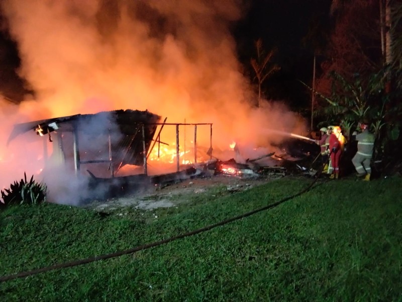 Api Lahap Rumah Papan di Pekanbaru, 1 Motor Ikut Terbakar