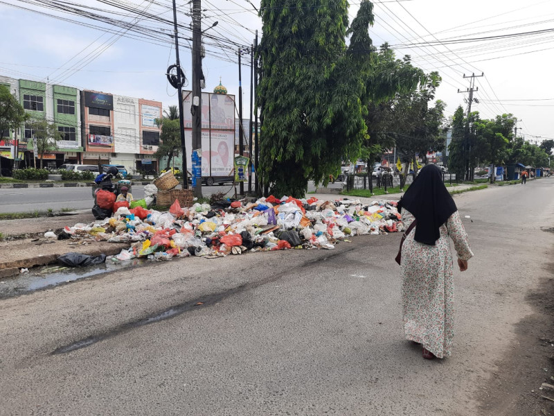 DLHK Pekanbaru Imbau Masyarakat Tertib Terhadap Jam Buang Sampah