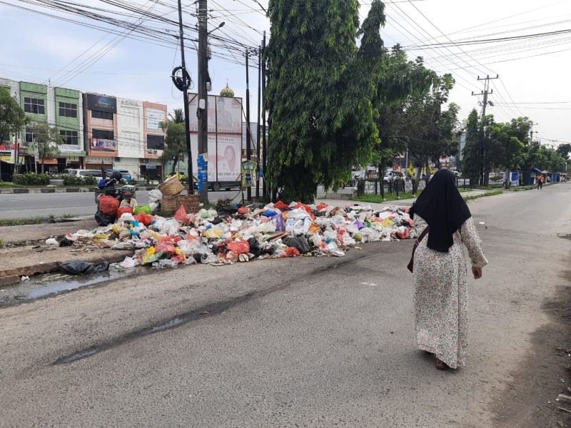 Sampah Menumpuk Diawal Tahun Begini Kata Dlhk Pekanbaru 