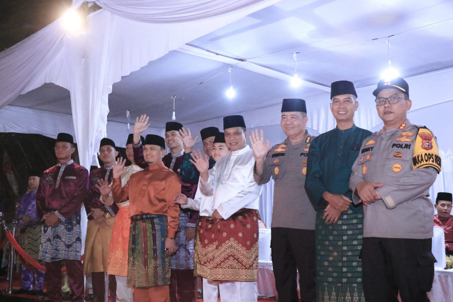 Ketua DPRD Pekanbaru Ikuti Pawai Takbir Dengan Masyarakat