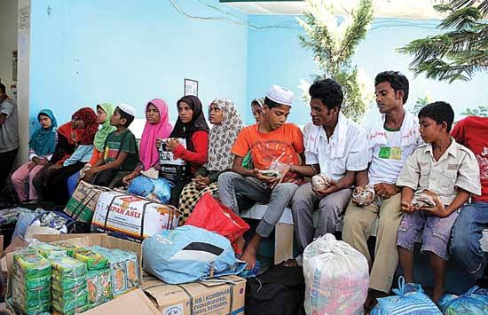 Ratusan Pengungsi Rohingya Mulai Dipindahkan dari Aceh ke Pekanbaru
